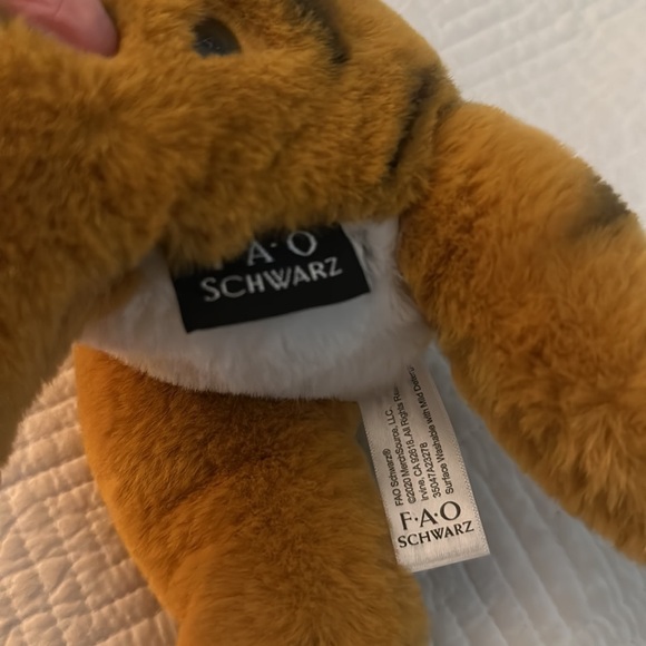 FAO Schwarz Adopt a Pet new plush tiger with vervet nose clean soft, very nice - Picture 3 of 15